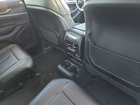 New 2025 Jeep Grand Cherokee L Limited w/ Luxury Tech Group II image 90