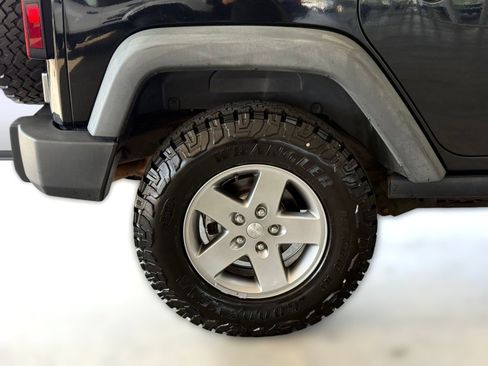 Used 2011 Jeep Wrangler Unlimited Rubicon w/ Connectivity Group AWD/4WD image 11