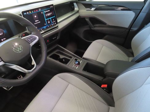 New 2026 Volkswagen Tiguan SE R-Line image 22