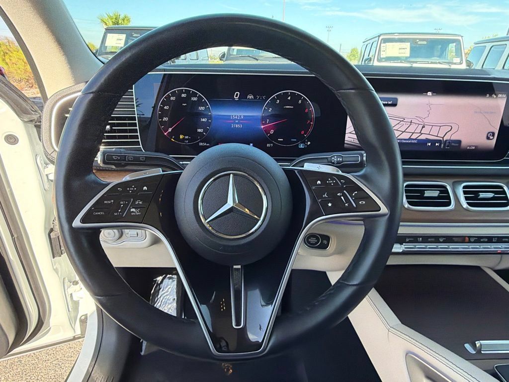 Used 2024 Mercedes-Benz GLS 450 4MATIC image 25