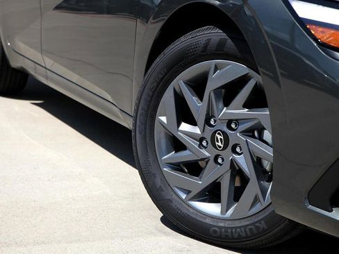 Used 2024 Hyundai Elantra SEL image 2