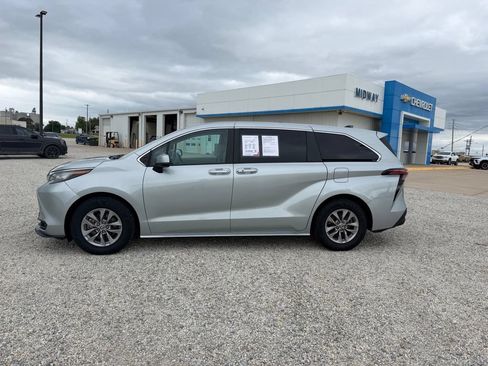 Used 2022 Toyota Sienna LE AWD/4WD image 6