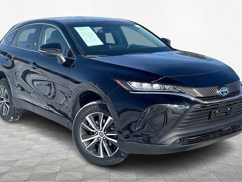 Used 2022 Toyota Venza LE image 3