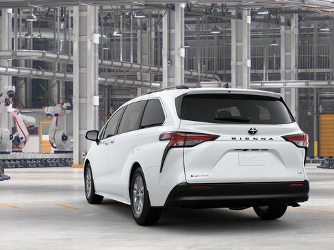 New 2025 Toyota Sienna LE image 7