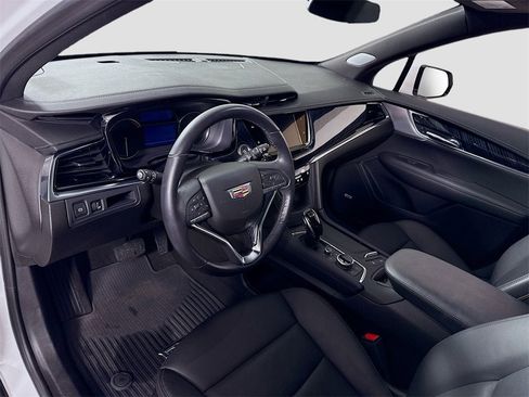 Used 2024 Cadillac XT6 Premium Luxury image 3