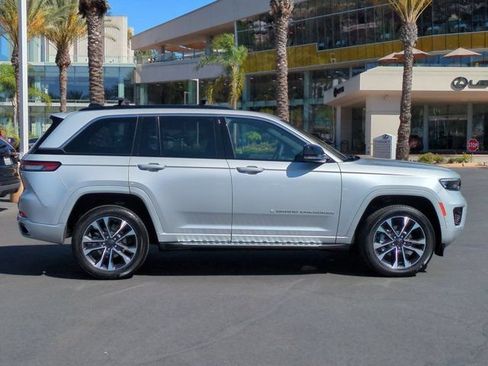 Used 2024 Jeep Grand Cherokee Overland w/ Luxury Tech Group IV AWD/4WD image 4