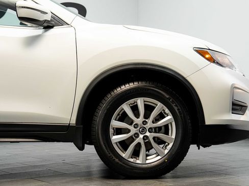Used 2018 Nissan Rogue SV AWD/4WD image 9