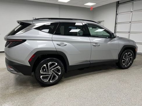 Used 2025 Hyundai Tucson Limited AWD/4WD image 10