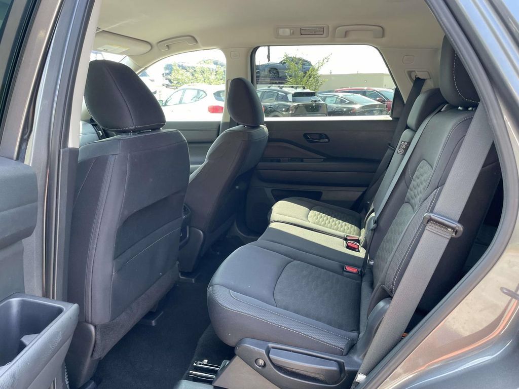 Used 2025 Nissan Pathfinder SV FWD image 13