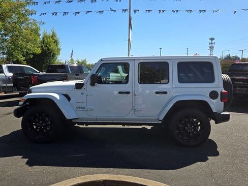 Used 2024 Jeep Wrangler Unlimited Sahara AWD/4WD image 7