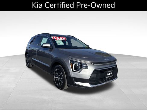 Certified 2025 Kia Niro LX image 2