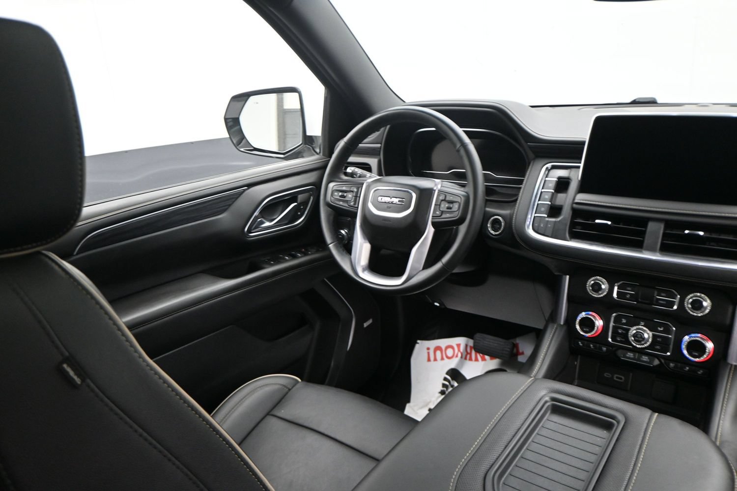 Used 2024 GMC Yukon XL SLT w/ SLT Premium Package RWD image 25