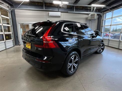 Used 2022 Volvo XC60 B5 Momentum w/ Climate Package AWD/4WD image 5