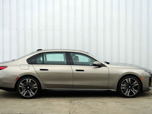 Used 2023 BMW i7 xDrive60 image 61