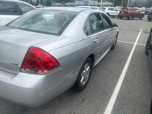 Used 2011 Chevrolet Impala LS FWD image 7