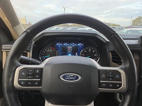 Used 2023 Ford Expedition Limited image 19