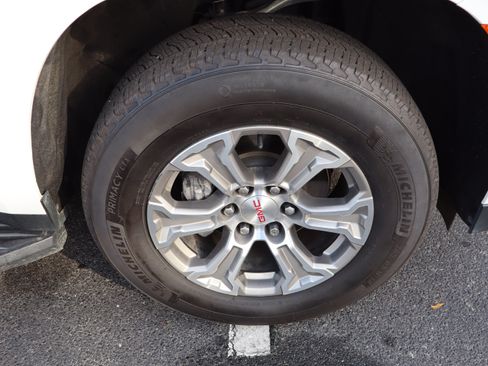Used 2022 GMC Yukon SLE w/ Gmc Pro Safety Plus Package RWD image 13