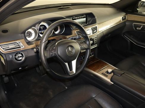 Used 2014 Mercedes-Benz E 550 4MATIC Sedan image 24