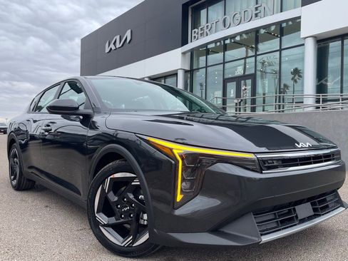 New 2026 Kia K4 EX image 1