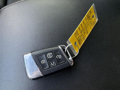 Used 2022 Volkswagen Atlas SE image 40