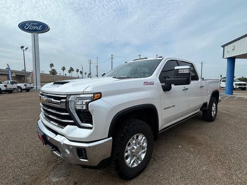 Used 2024 Chevrolet Silverado 2500 LTZ w/ LTZ Premium Package AWD/4WD image 3