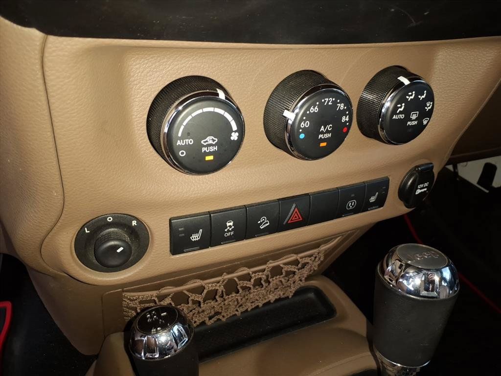 Used 2015 Jeep Wrangler Unlimited Sahara w/ Dual Top Group AWD/4WD image 14