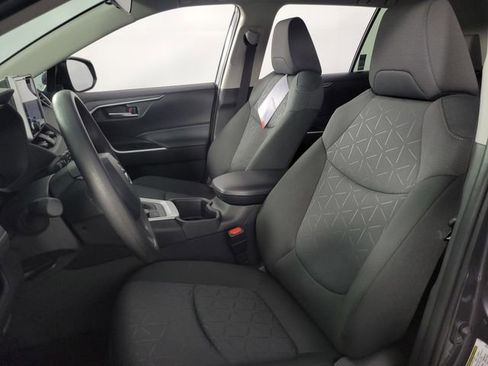 Used 2025 Toyota RAV4 XLE AWD/4WD image 14