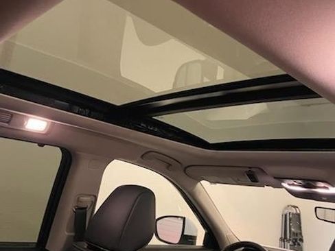 Used 2025 Nissan Pathfinder SL w/ SL Premium Package image 5