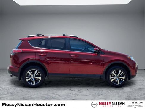 Used 2018 Toyota RAV4 XLE FWD image 8