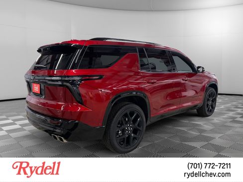 Used 2025 Chevrolet Traverse RS w/ LPO, Floor Liner Package AWD/4WD image 5