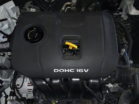 Used 2017 Hyundai Elantra Limited image 30