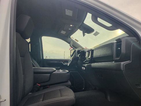 Used 2024 GMC Sierra 2500 SLE w/ SLE Value Package; image 12