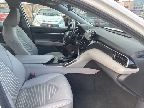 Used 2022 Toyota Camry SE FWD image 23