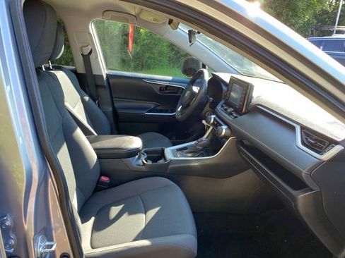 Used 2021 Toyota RAV4 LE FWD image 32