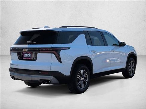 Used 2024 Chevrolet Traverse LT AWD/4WD image 5
