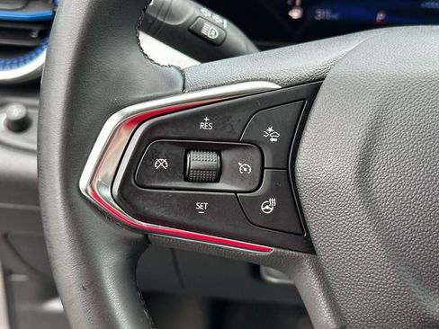 Used 2025 Chevrolet Trax LT w/ LT Convenience Package FWD image 17