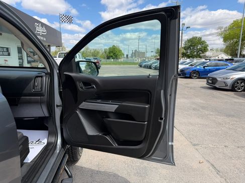 Used 2021 Chevrolet Colorado LT w/ LT Convenience Package AWD/4WD image 13
