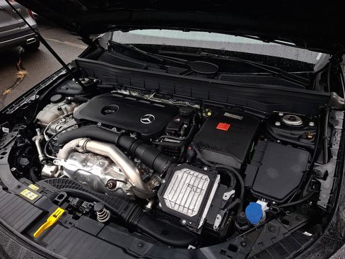 Used 2024 Mercedes-Benz GLB 250 4MATIC image 28