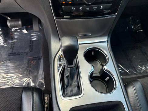 Used 2020 Jeep Grand Cherokee Altitude AWD/4WD image 16
