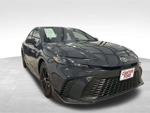 Used 2025 Toyota Camry SE image 7