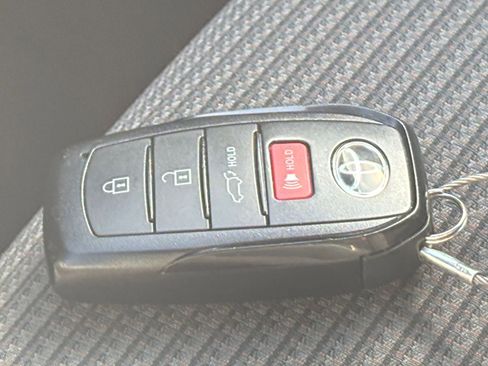 Used 2025 Toyota Highlander LE image 22