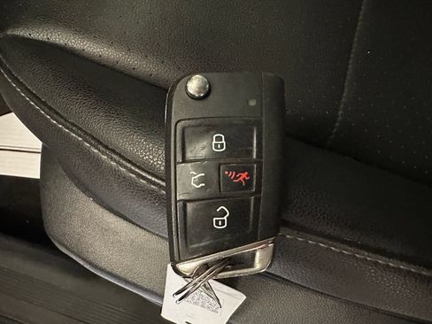 Used 2019 Volkswagen Tiguan SE AWD/4WD image 17