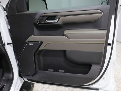 Used 2024 Chevrolet Silverado 1500 ZR2 w/ Technology Package image 22