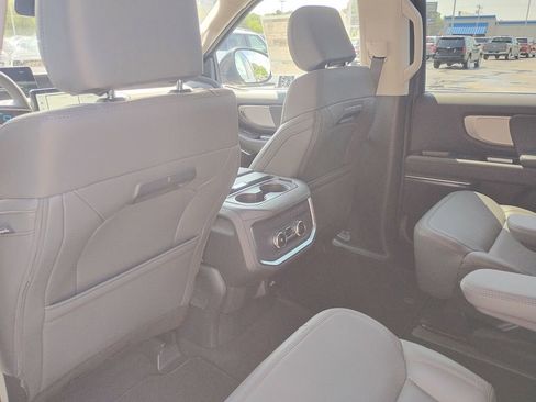 New 2025 Ford Expedition Active image 31