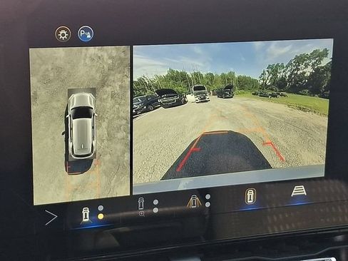 Used 2026 Chevrolet Equinox LT w/ Safety and Technology Package AWD/4WD image 11