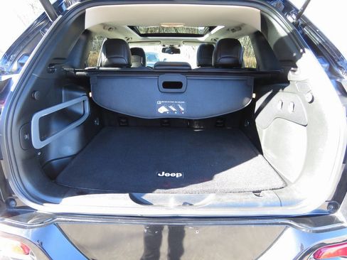 Used 2018 Jeep Cherokee Overland w/ Heavy Duty Protection Group image 18