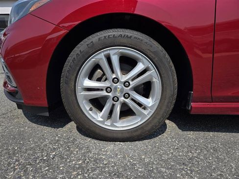 Used 2018 Chevrolet Cruze LT w/ Convenience Package image 13