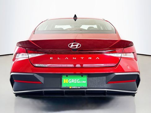 Used 2025 Hyundai Elantra SE image 8