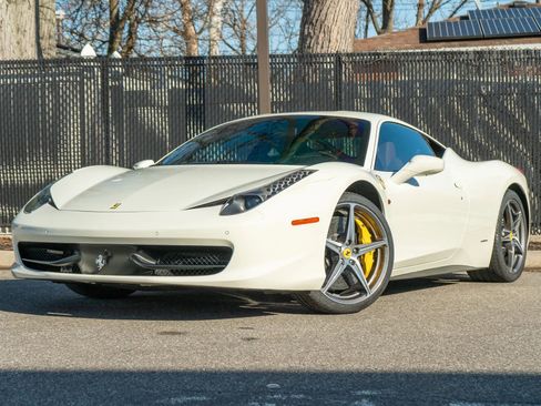 Used 2015 Ferrari 458 Italia Coupe image 3