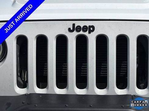 Used 2013 Jeep Wrangler Unlimited Sahara AWD/4WD image 7